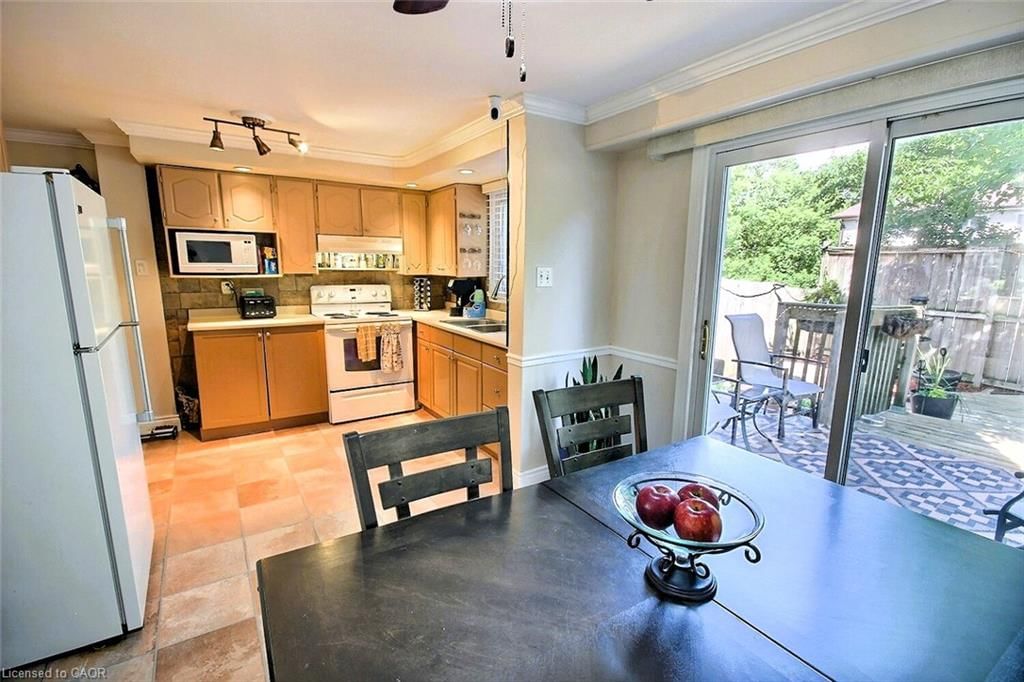 541 Parkview Crescent, Cambridge, view 6