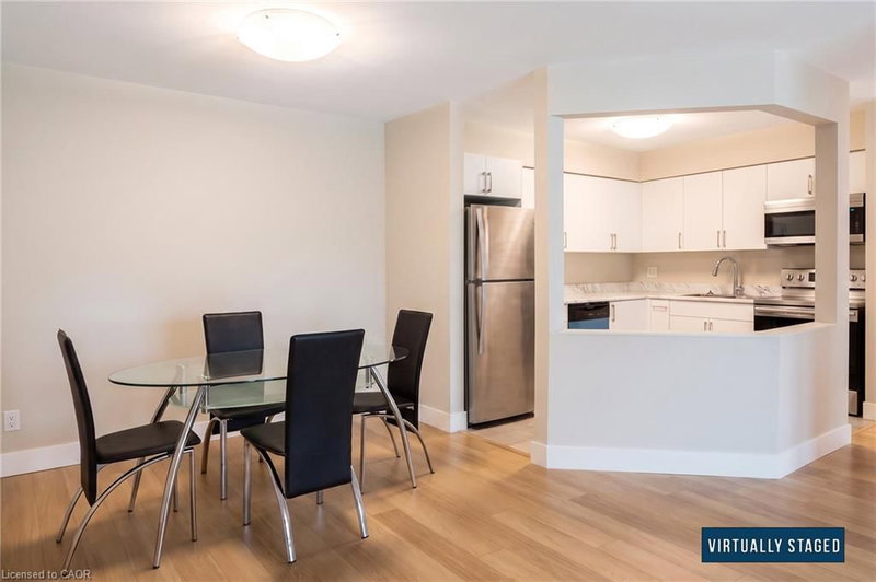 3085 Kingsway Drive photo 4