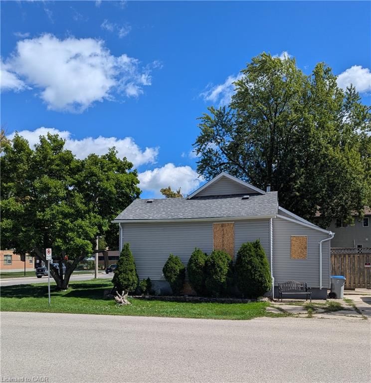 608 Main Street E