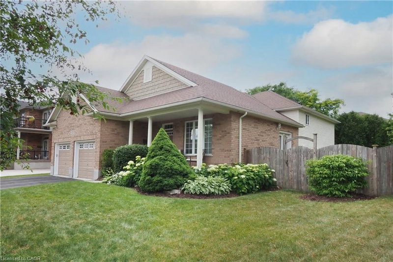 559 Springwater Drive photo 2