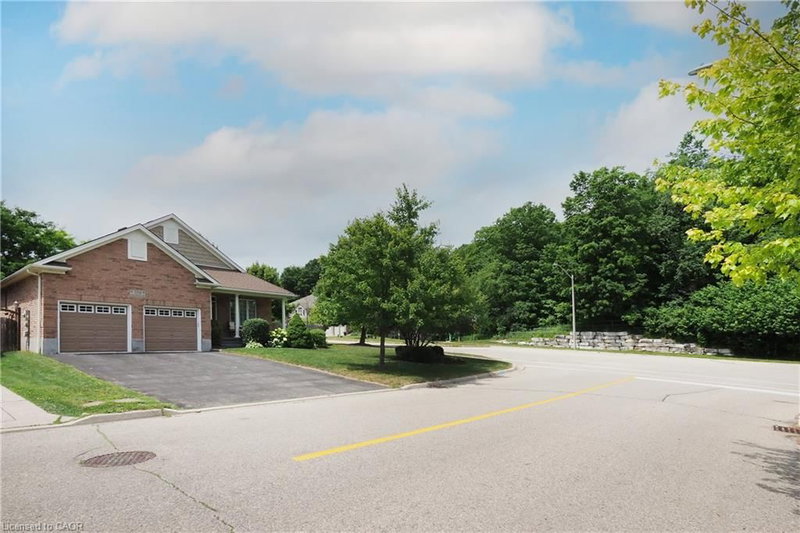 559 Springwater Drive photo 4
