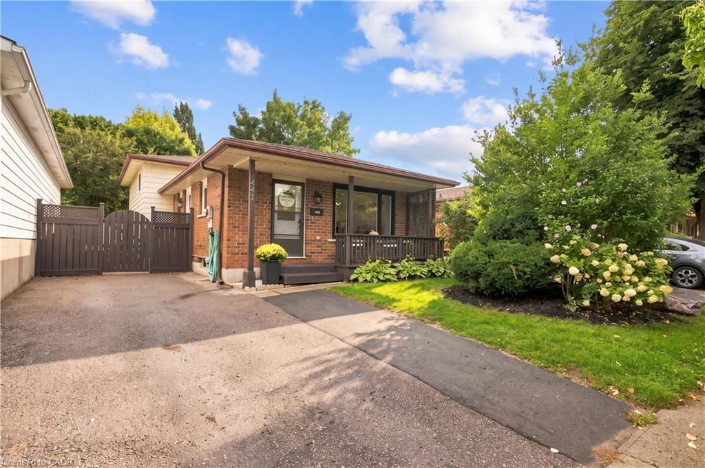 Single Family Residence for sale at 447 Drummerhill Crescent, Waterloo, ON, N2T 1G3 - Westvale - MLS: 40860020