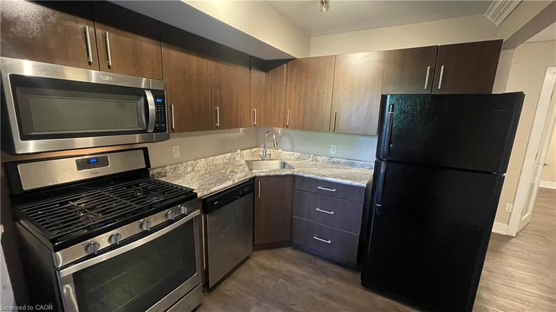 2 - 4 Ottawa Street N