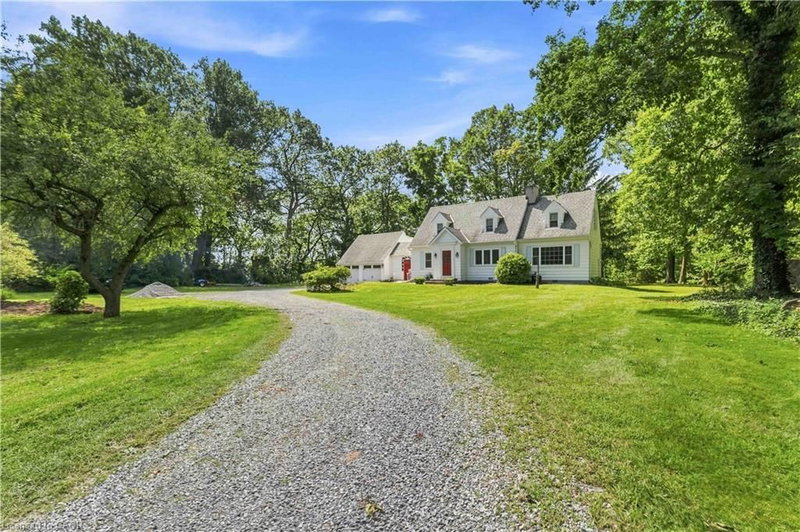 1537 Gregory Road photo 4