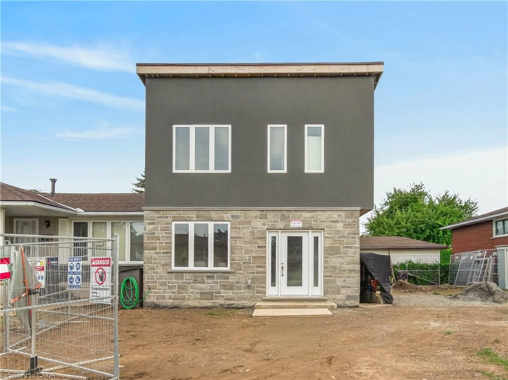 Single Family Residence for lease at R-17 Victor Boulevard, Hamilton, ON, L9A 2V3 - Greeningdon - MLS: 40860061