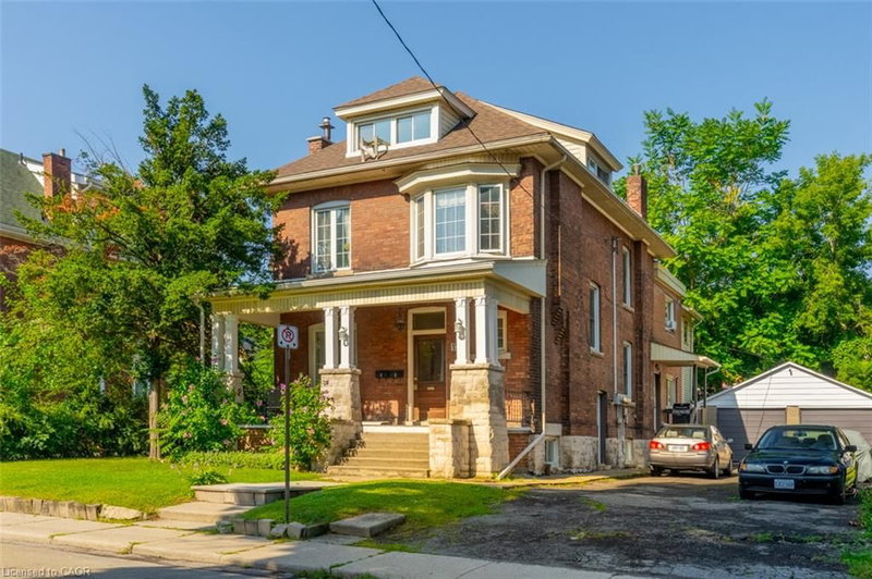 3 - 124 Gladstone Avenue
