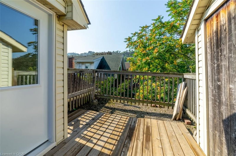 3 - 124 Gladstone Avenue