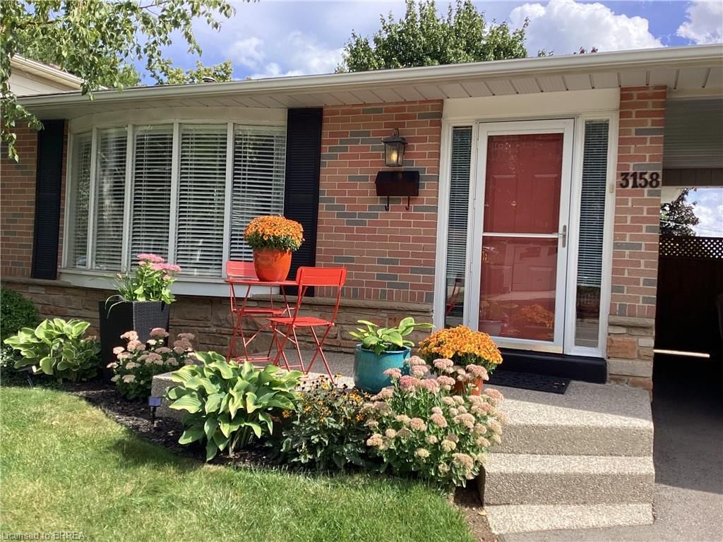 Single Family Residence for sale at 3158 Palmer Drive, Burlington, ON, L7M 1L4 - Palmer - MLS: 40860087