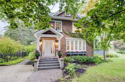 121 Allen Street W