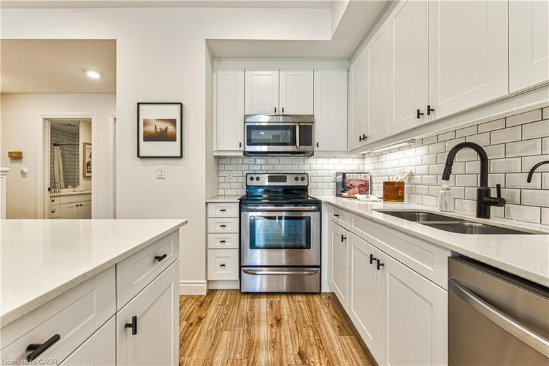 B306 - 112 Union Street E