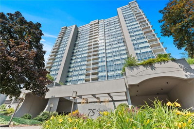 2206 - 75 Queen Street N