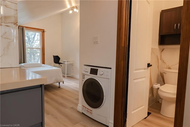 Upper - 57 Rupert Court