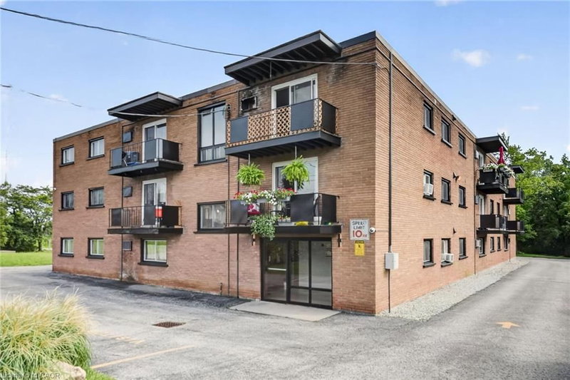 33 - 426 Queenston Street