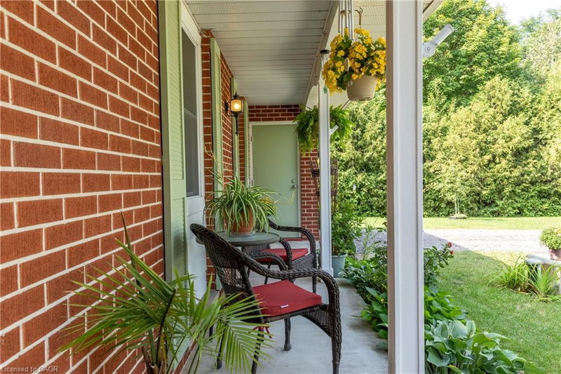 1064 Vittoria Road photo 4