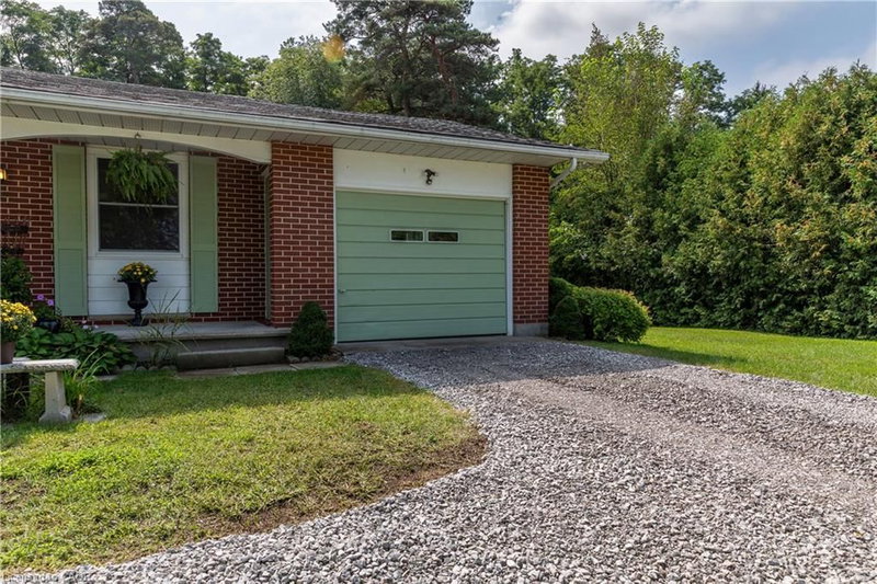 1064 Vittoria Road photo 5
