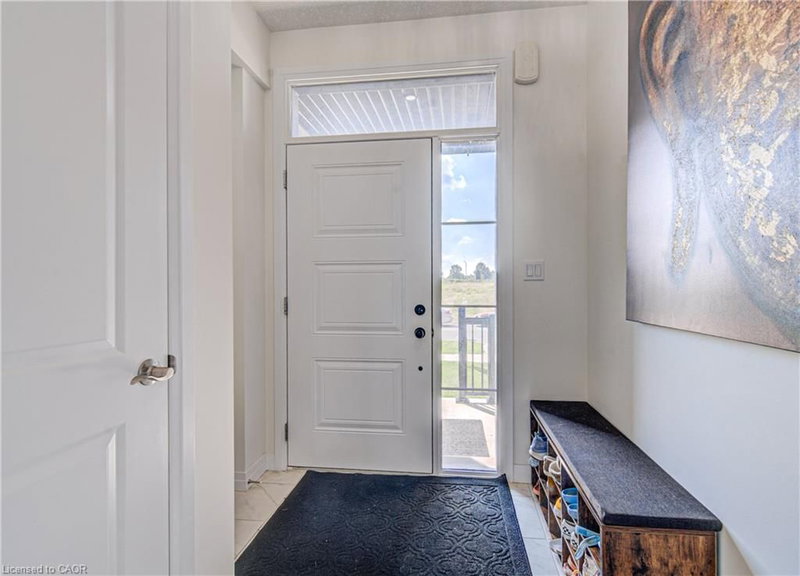 9 Queensbrook Crescent photo 4