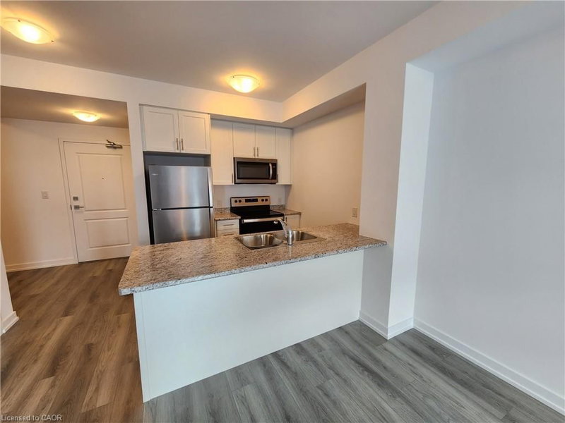 714 - 460 Dundas Street E