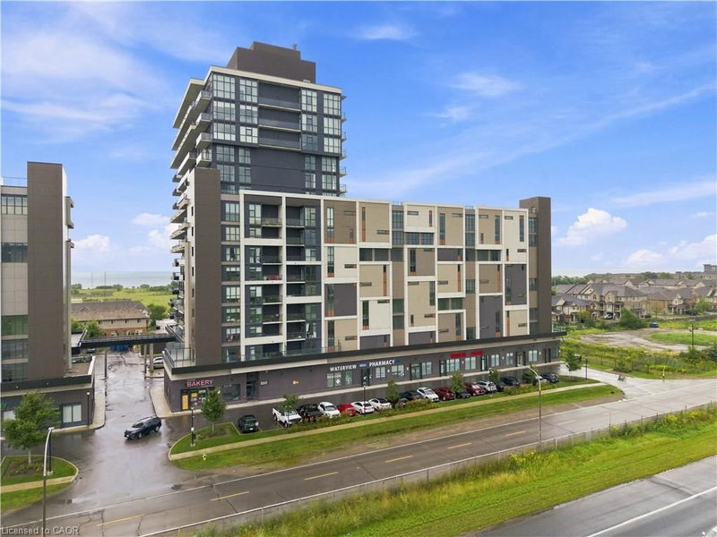 607 - 550 North Service Road
