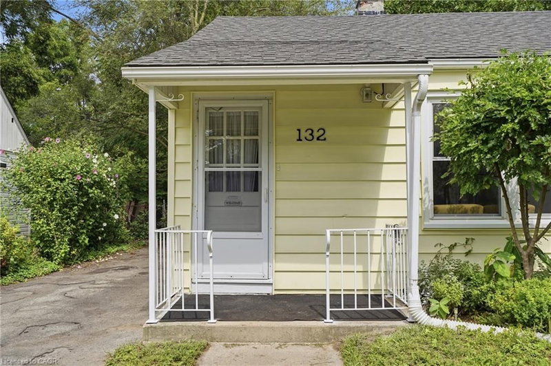 132 Spadina Road E