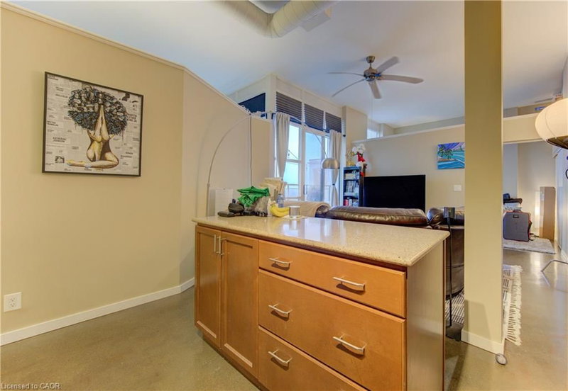 607 - 404 King Street W