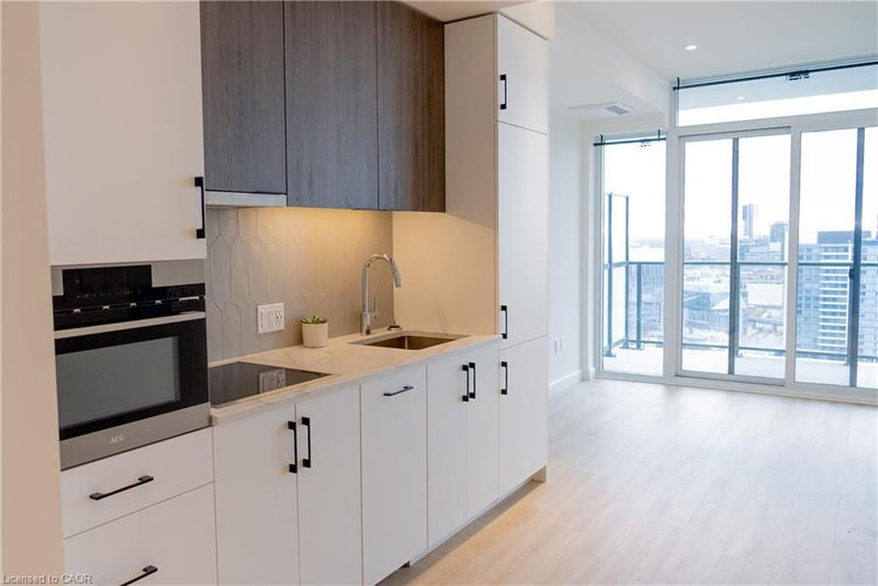 1810 - 741 King Street W