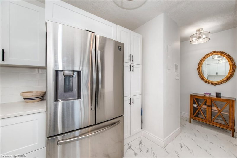 402 - 225 Harvard Place