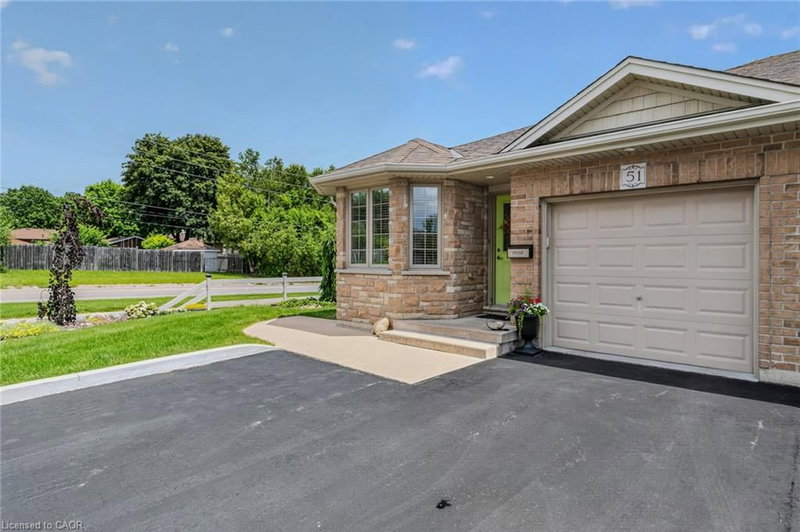51 Millcroft Drive photo 4