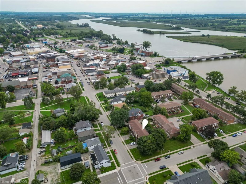 3 - 132 Lock Street W