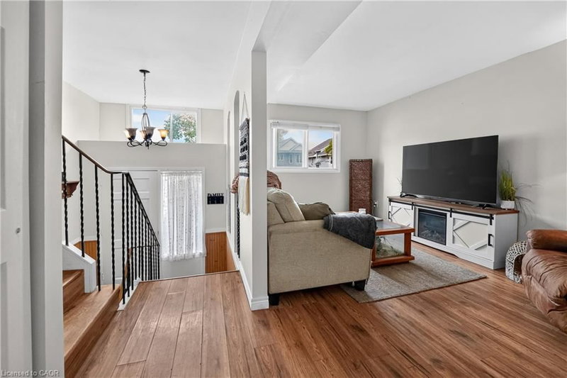 132 Lock Street W photo 5