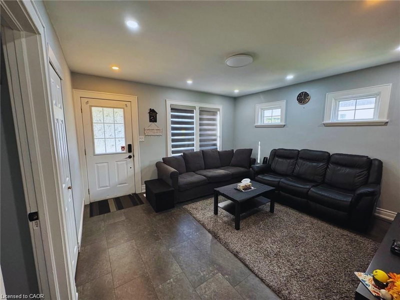 Upper Unit - 63 Mintern Avenue