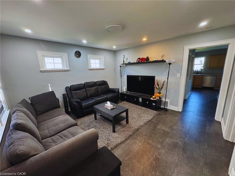 Upper Unit - 63 Mintern Avenue