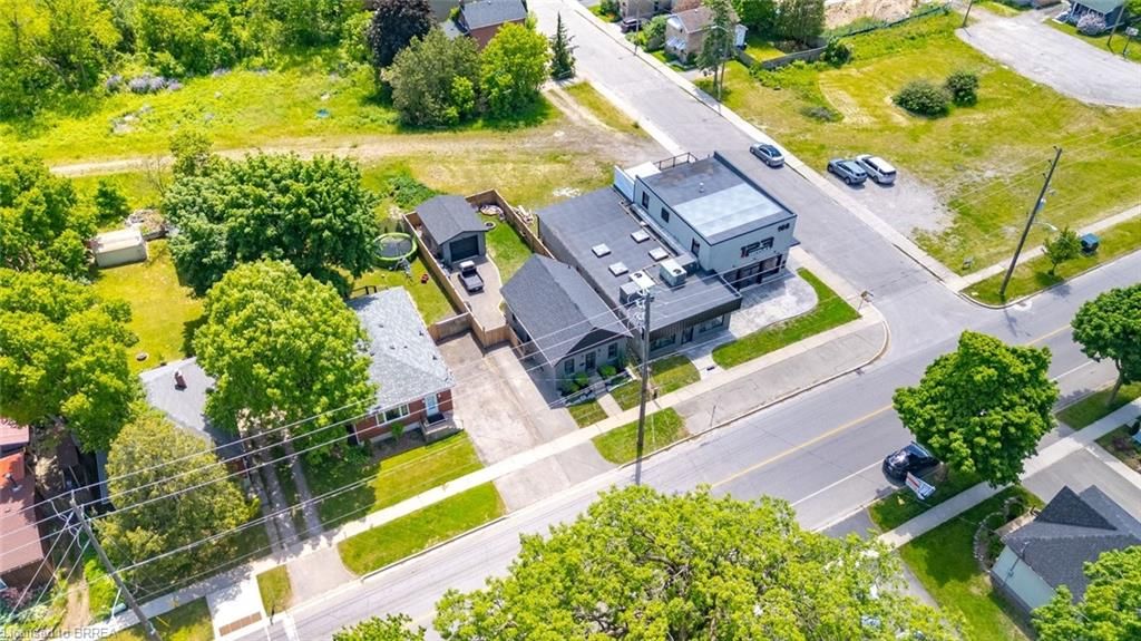 162 Grand River Avenue — photo 4