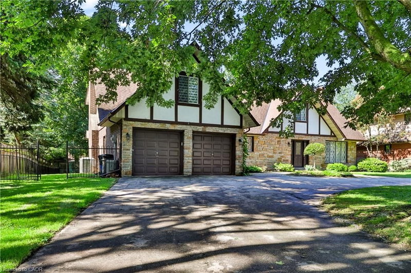 30 Birkbank Drive