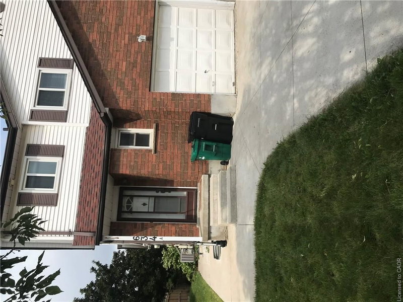 634A Pinerow Crescent