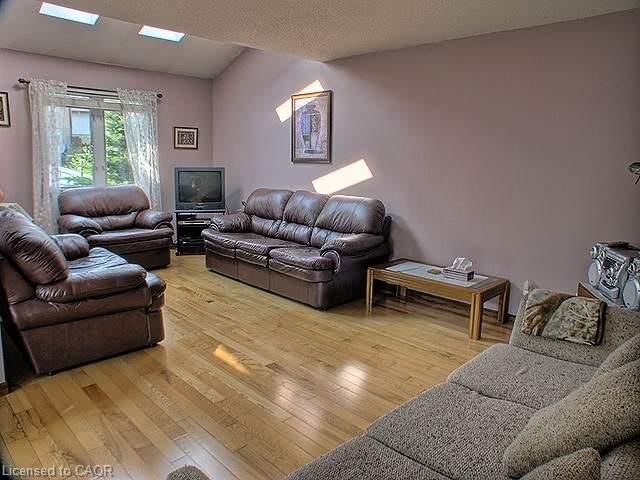 634A Pinerow Crescent