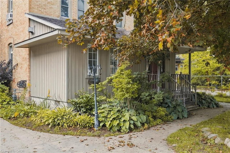 450 Main Street W