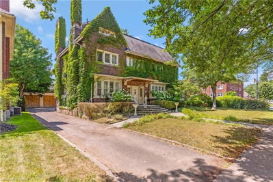122 Dufferin Avenue