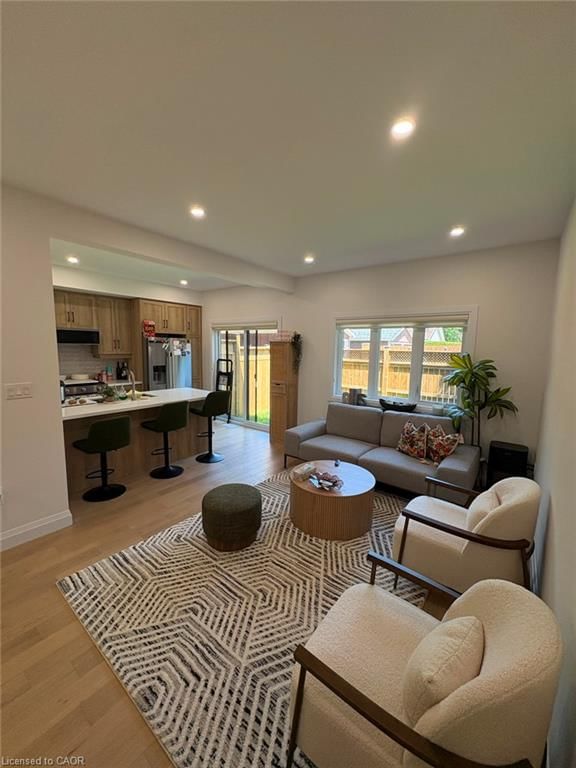 165 Tiffany Street photo 5