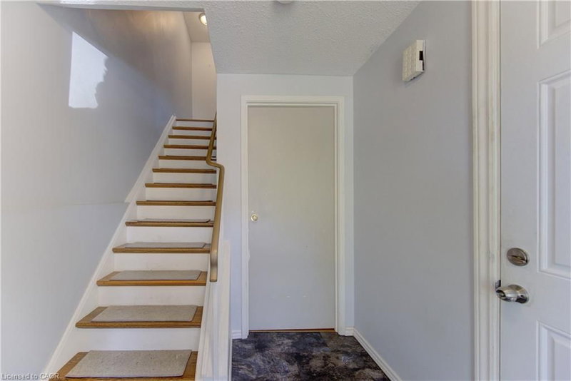 80 Old Country Drive photo 5