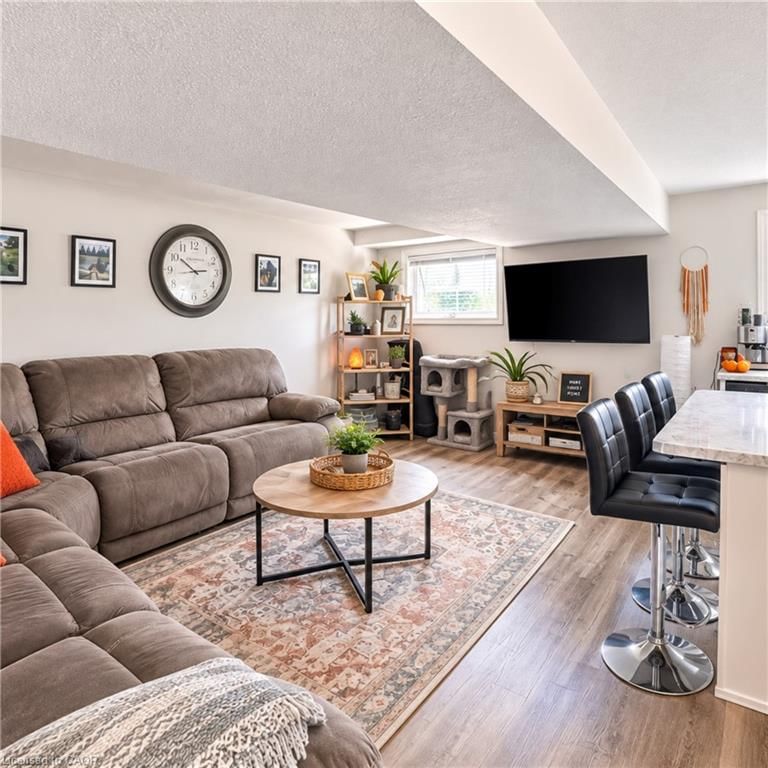2 - 66 Beechmount Crescent