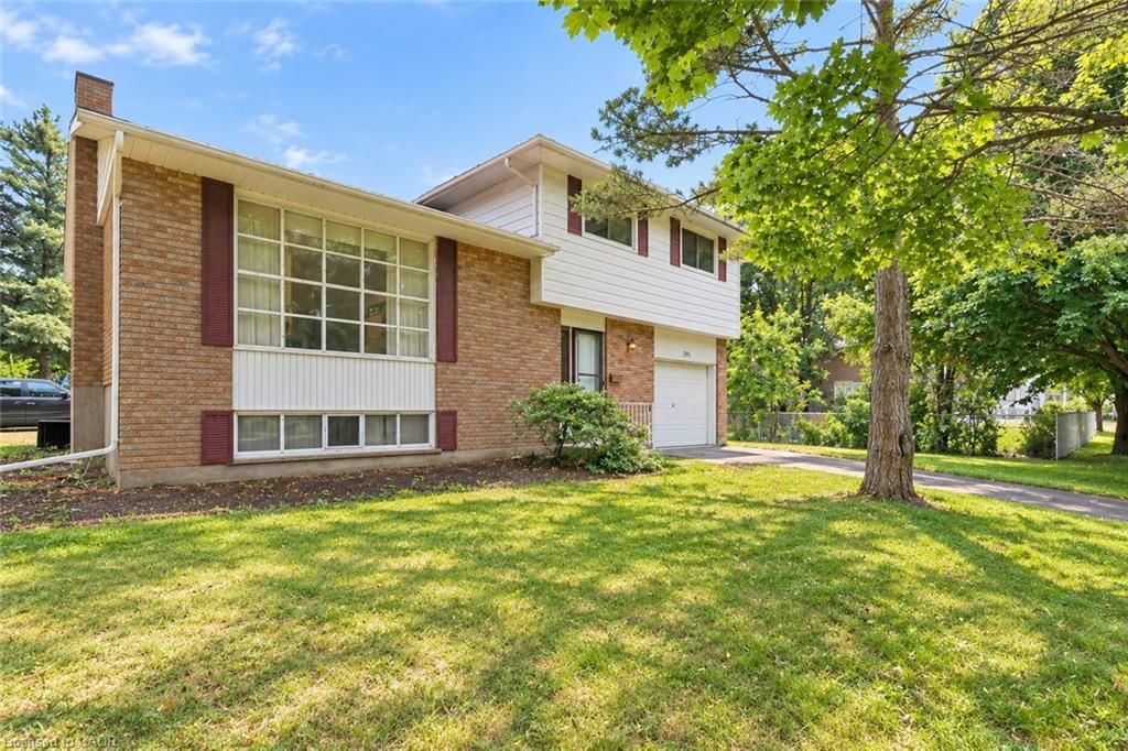 Single Family Residence sold at 395 Mossom Place, Waterloo, ON, N2K 2G7 - Lexington/Lincoln Village - MLS: 40860871