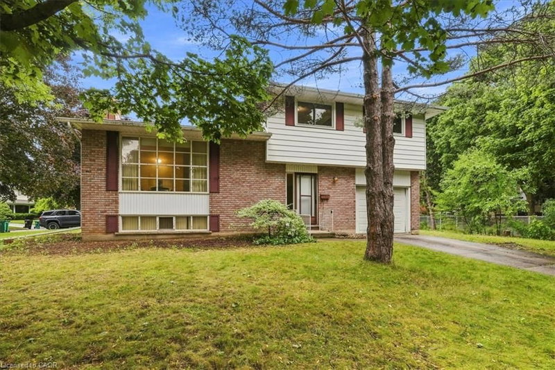 395 Mossom Place photo 2