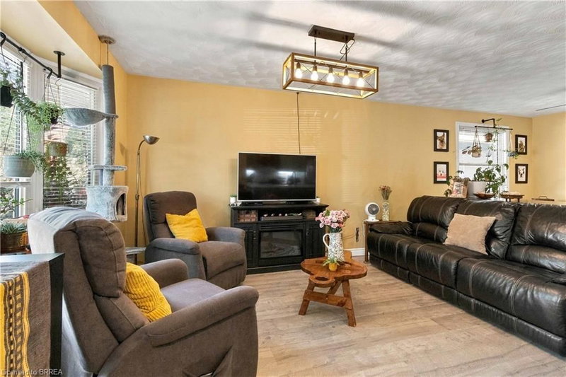 79 Donly Drive S photo 5