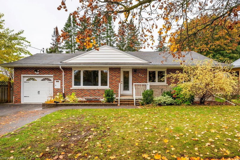 Upper - 543 Dunbar Road S