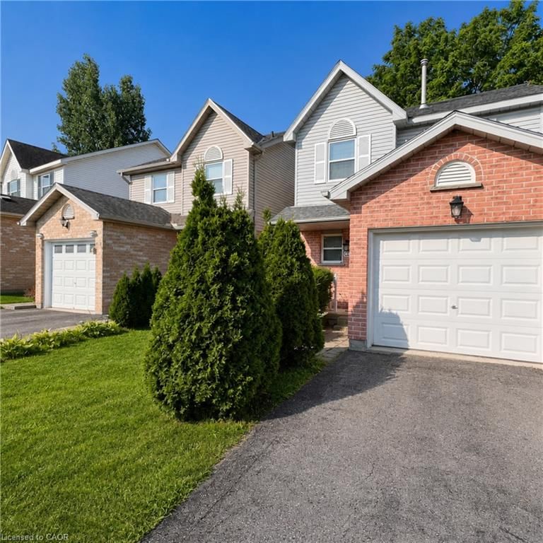831 Deveron Crescent