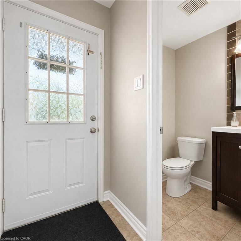 831 Deveron Crescent, London 5
