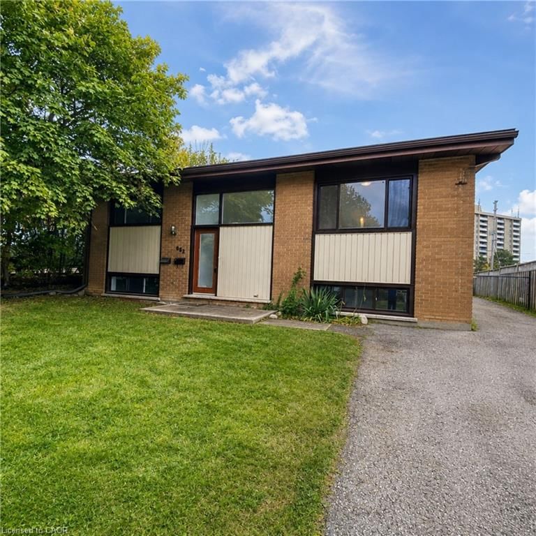 1 - 962 Eagle Crescent