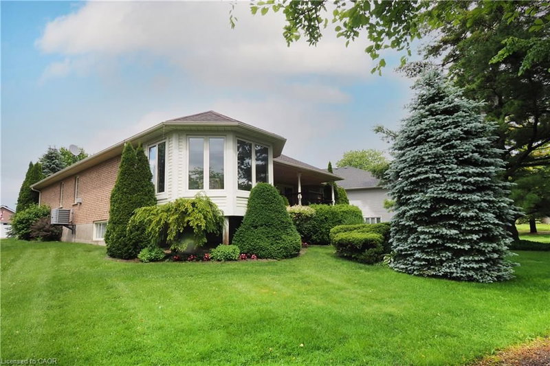 137 Foxboro Drive photo 4