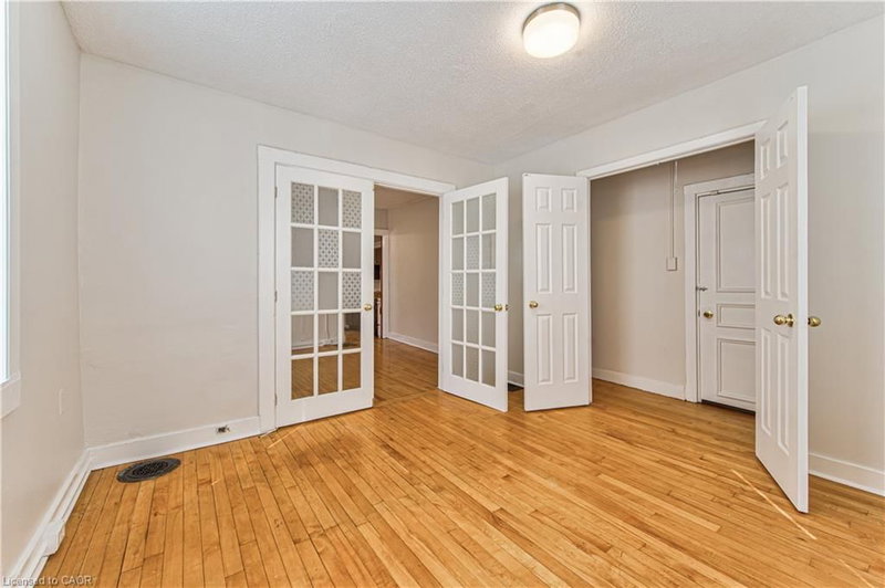 217 Lancaster Street E photo 4