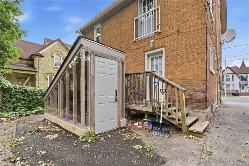 Basement - 195 Victoria Street N